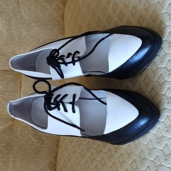 Kenneth Cole black and white leather wedge size 8.5 - Picture 2 of 9